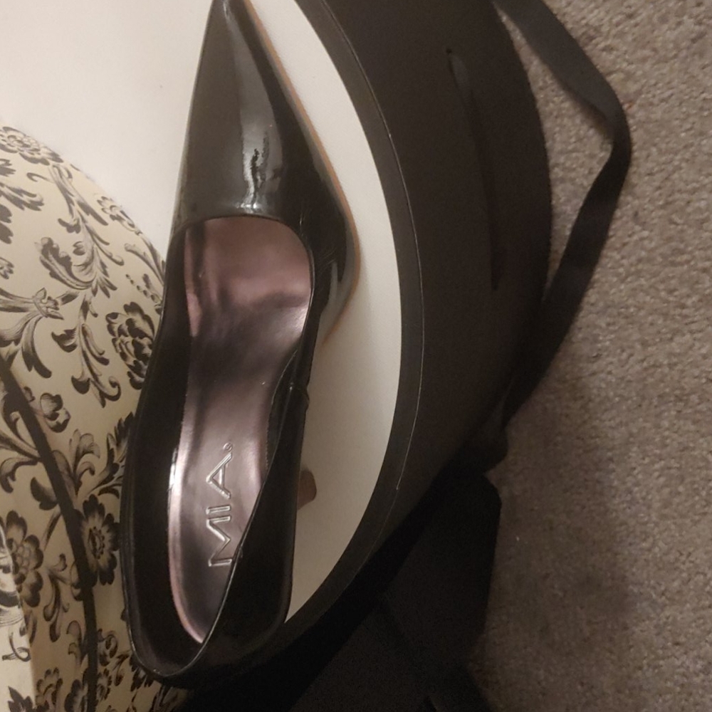 Heels - Picture 3 of 3